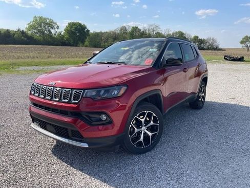 Used 2024 Jeep Compass Limited AWD/4WD image 2
