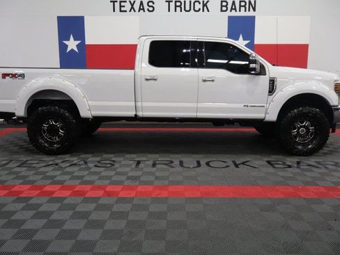 Used 2018 Ford F250 XLT w/ XLT Premium Package AWD/4WD image 14