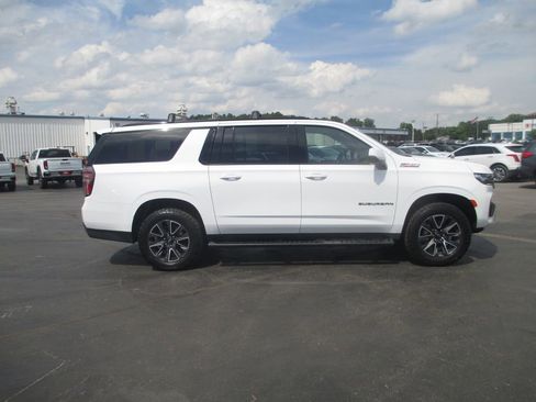 Certified 2022 Chevrolet Suburban Z71 w/ Luxury Package AWD/4WD image 5