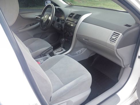 Used 2010 Toyota Corolla LE FWD image 17