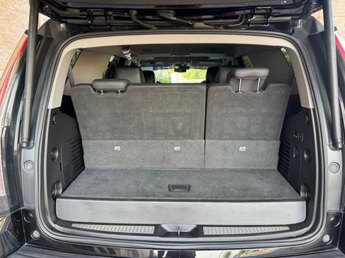Used 2017 Cadillac Escalade Luxury image 17