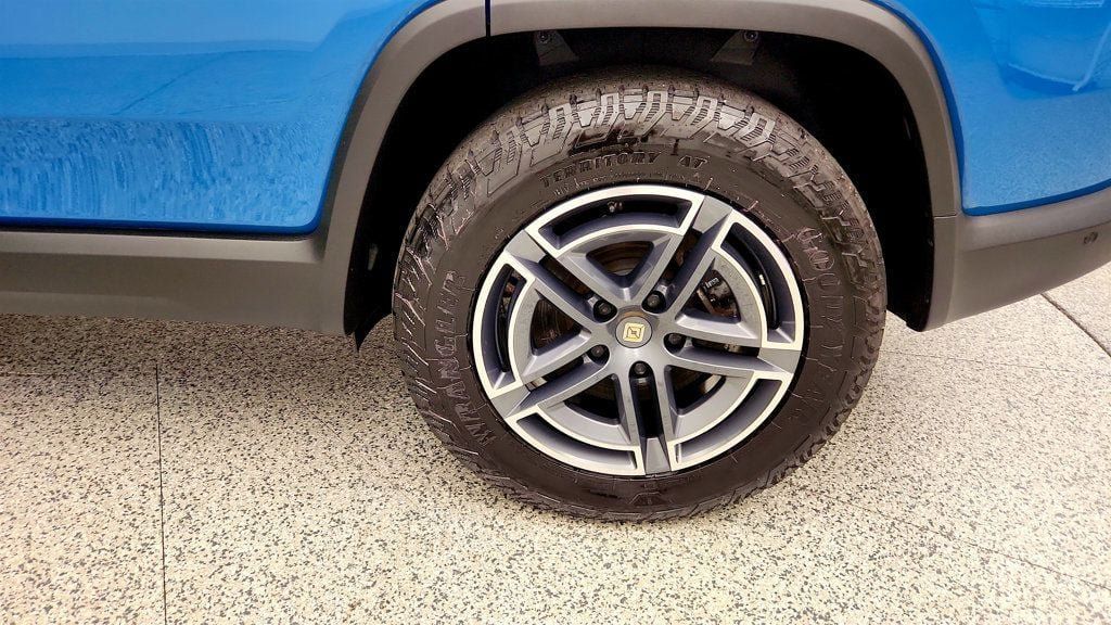 Used 2025 Rivian R1S Adventure Dual AWD/4WD image 9