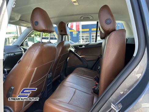 Used 2018 Volkswagen Tiguan Limited w/ Premium Package image 11