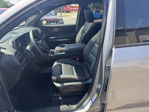 Used 2026 Chevrolet Traverse RS AWD/4WD image 8