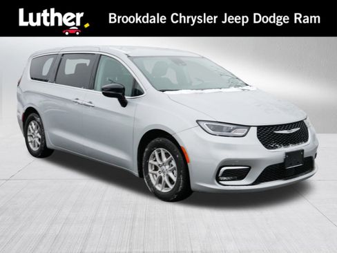 Used 2024 Chrysler Pacifica Touring-L image 1