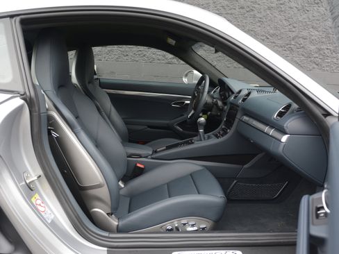 Certified 2025 Porsche 718 Cayman GTS RWD image 27