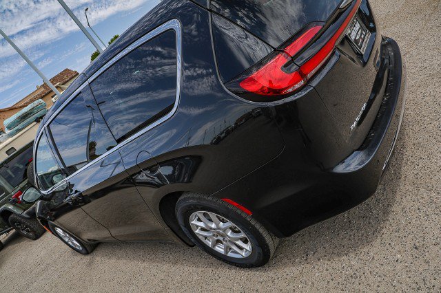 Used 2023 Chrysler Pacifica Touring-L FWD image 8