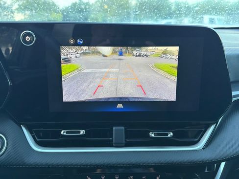 Used 2026 Chevrolet Equinox LT FWD image 10