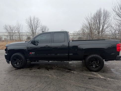 Used 2017 Chevrolet Silverado 1500 LT w/ Midnight Edition image 10