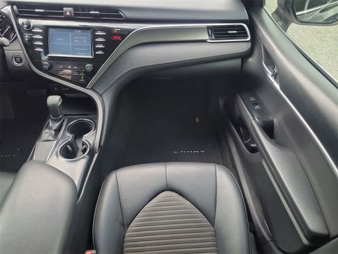 Used 2018 Toyota Camry L image 13