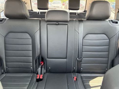 Used 2025 Volkswagen Atlas SEL AWD/4WD image 24