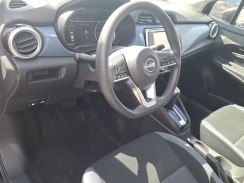 Used 2025 Nissan Versa SV image 16