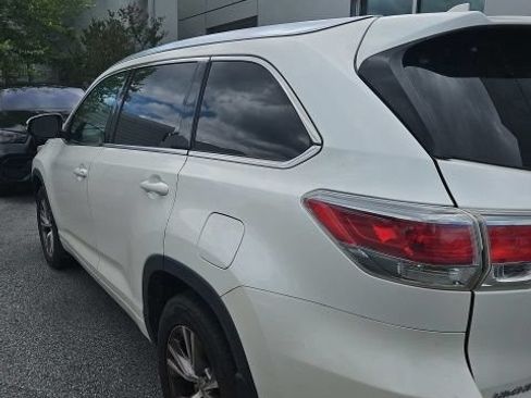 Used 2015 Toyota Highlander XLE AWD/4WD image 14