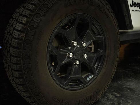 Used 2021 Jeep Gladiator Sport AWD/4WD image 3