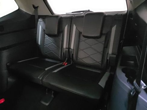 Used 2024 Volkswagen Atlas Peak Edition SE image 33