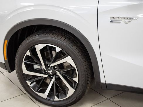 Used 2023 Mitsubishi Outlander SEL image 16