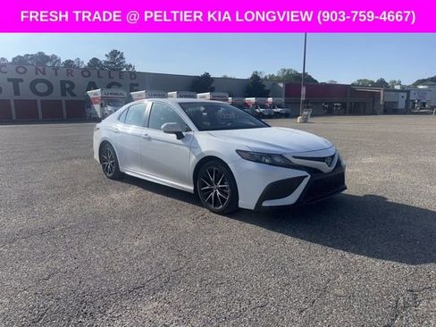 Used 2023 Toyota Camry SE image 3