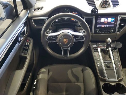 Used 2017 Porsche Macan image 10