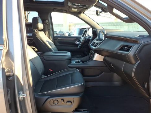 Used 2021 Chevrolet Tahoe Premier w/ Premium Package image 17