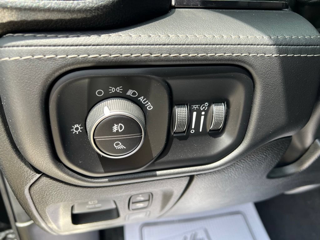 Used 2025 RAM 1500 Limited w/ Trailer Tow Group AWD/4WD image 39