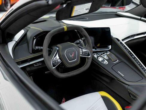 Used 2022 Chevrolet Corvette Stingray Premium Cpe RWD image 2