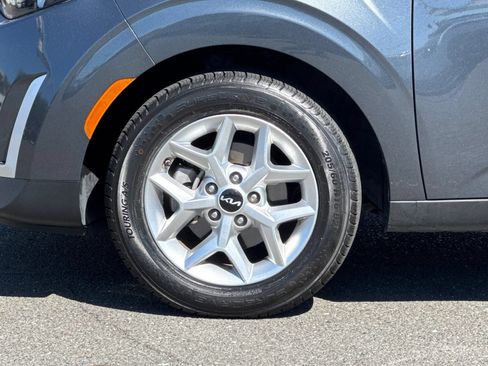Used 2024 Kia Soul LX w/ Option Group 015 FWD image 30