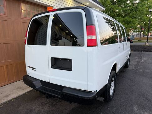 Used 2013 Chevrolet Express 2500 RWD image 3