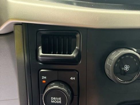 Used 2021 Ford F150 XLT AWD/4WD image 22