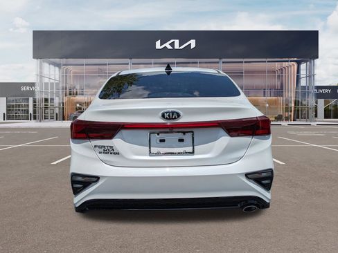 Certified 2021 Kia Forte LXS FWD image 5