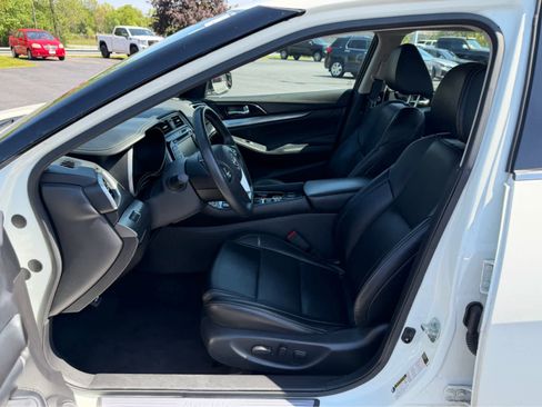 Used 2023 Nissan Maxima SV w/ Floor Mat Group FWD image 13