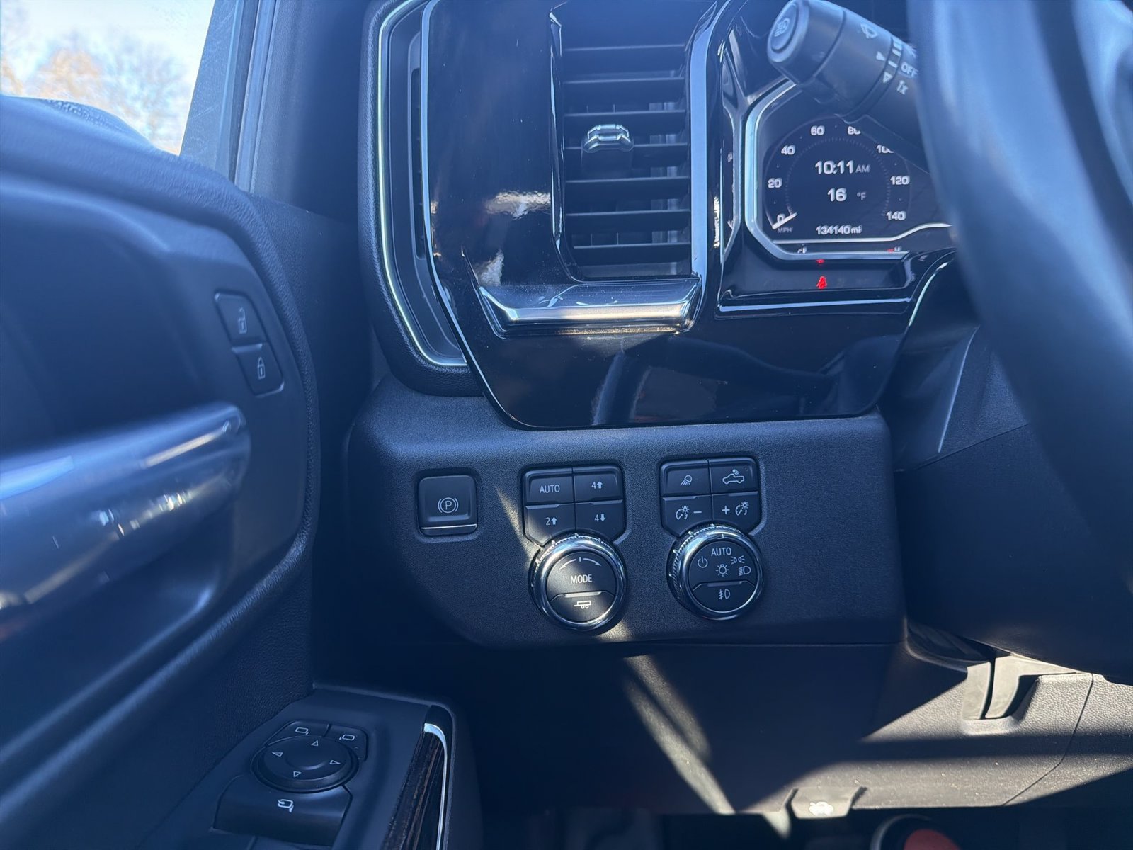 Used 2024 GMC Sierra 3500 SLE w/ SLE Convenience Package AWD/4WD image 16