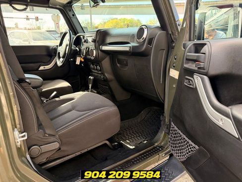 Used 2015 Jeep Wrangler Unlimited Rubicon w/ Dual Top Group AWD/4WD image 30