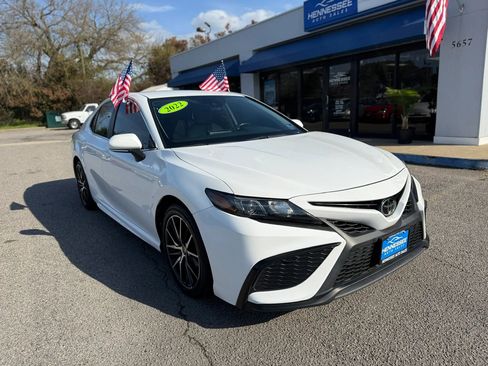 Used 2022 Toyota Camry SE image 19