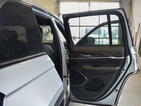 New 2026 Jeep Grand Cherokee Limited w/ Limited Altitude Package AWD/4WD image 17