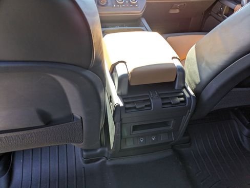 Used 2024 Land Rover Defender 110 X-Dynamic SE image 30