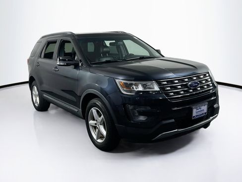 Used 2017 Ford Explorer XLT w/ Equipment Group 202A AWD/4WD image 3