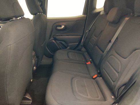 Used 2022 Jeep Renegade Latitude w/ Convenience Group AWD/4WD image 18