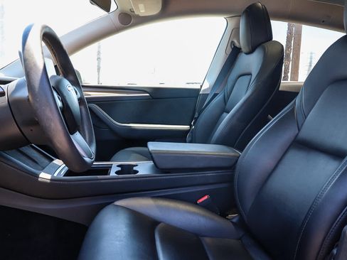 Used 2022 Tesla Model Y Long Range AWD/4WD image 22