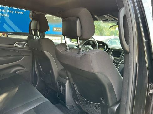 Used 2018 Jeep Grand Cherokee Laredo AWD/4WD image 17