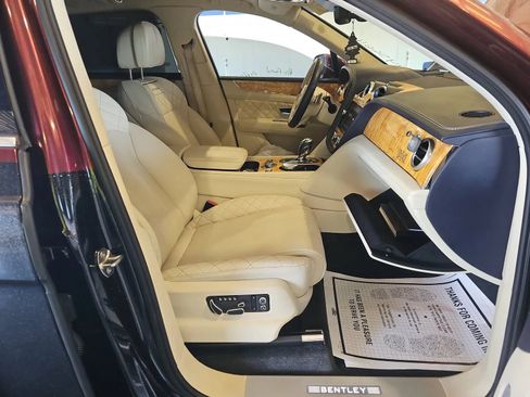 Used 2017 Bentley Bentayga AWD/4WD image 8