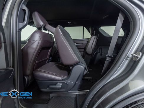 Used 2025 Ford Explorer Platinum w/ LUX Leather Package AWD/4WD image 26