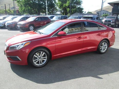 Used 2017 Hyundai Sonata SE image 3