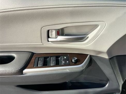 Used 2024 Toyota Sienna XLE image 21