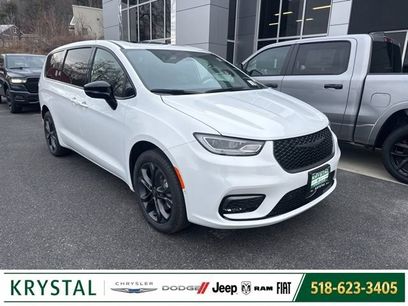 New 2026 Chrysler Pacifica Select