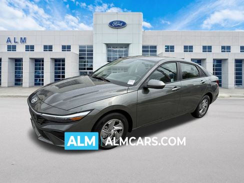 Used 2025 Hyundai Elantra SE image 1