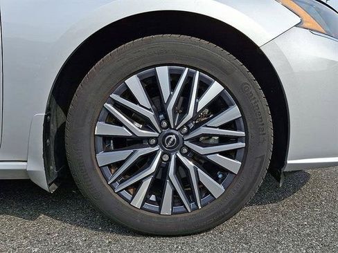 Certified 2023 Nissan Altima 2.5 SV w/ SV Premium Package FWD image 9