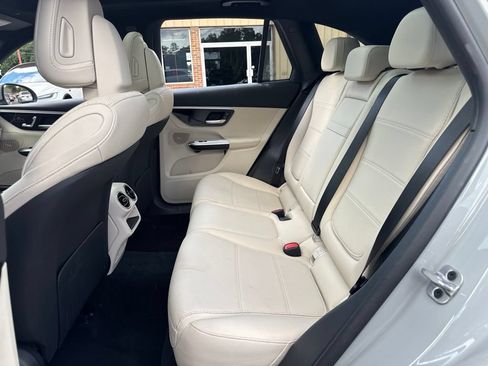 Used 2025 Mercedes-Benz GLC 350e 4MATIC image 6