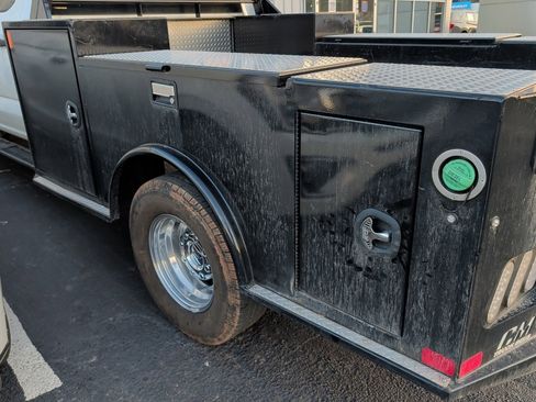 Used 2024 Ford F350 XL w/ XL Chrome Package image 7