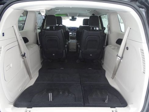 Used 2024 Chrysler Pacifica Select image 36