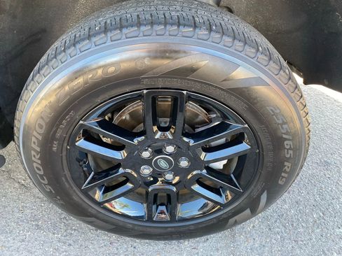 Used 2023 Land Rover Defender 110 S image 29